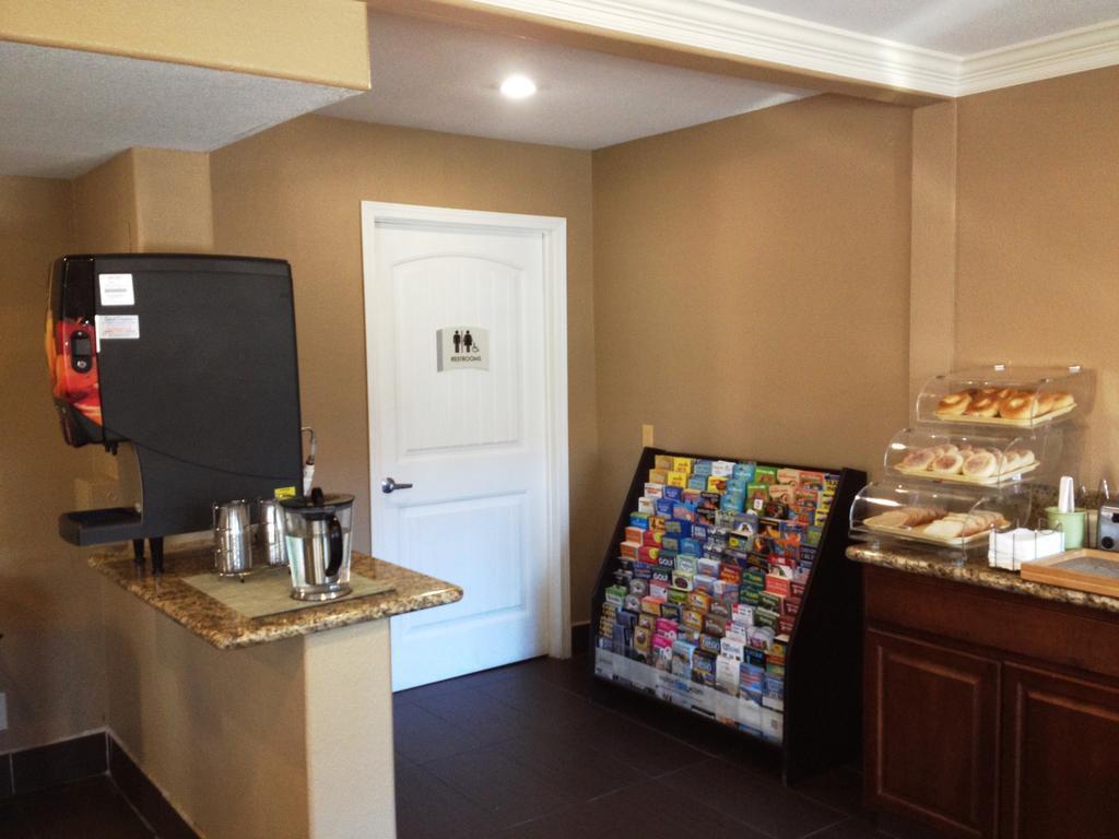 Americas Best Value Inn & Suites Escondido Extérieur photo