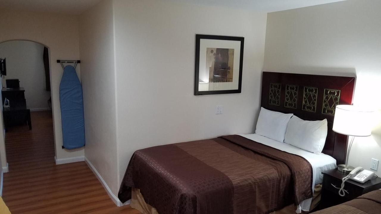 Americas Best Value Inn & Suites Escondido Extérieur photo
