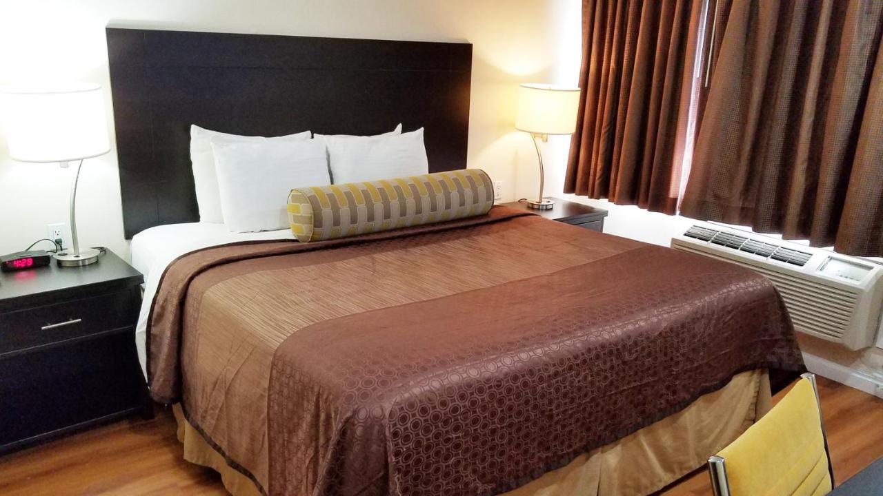 Americas Best Value Inn & Suites Escondido Extérieur photo