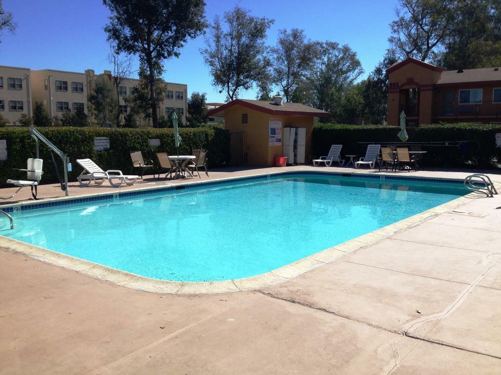 Americas Best Value Inn & Suites Escondido Extérieur photo