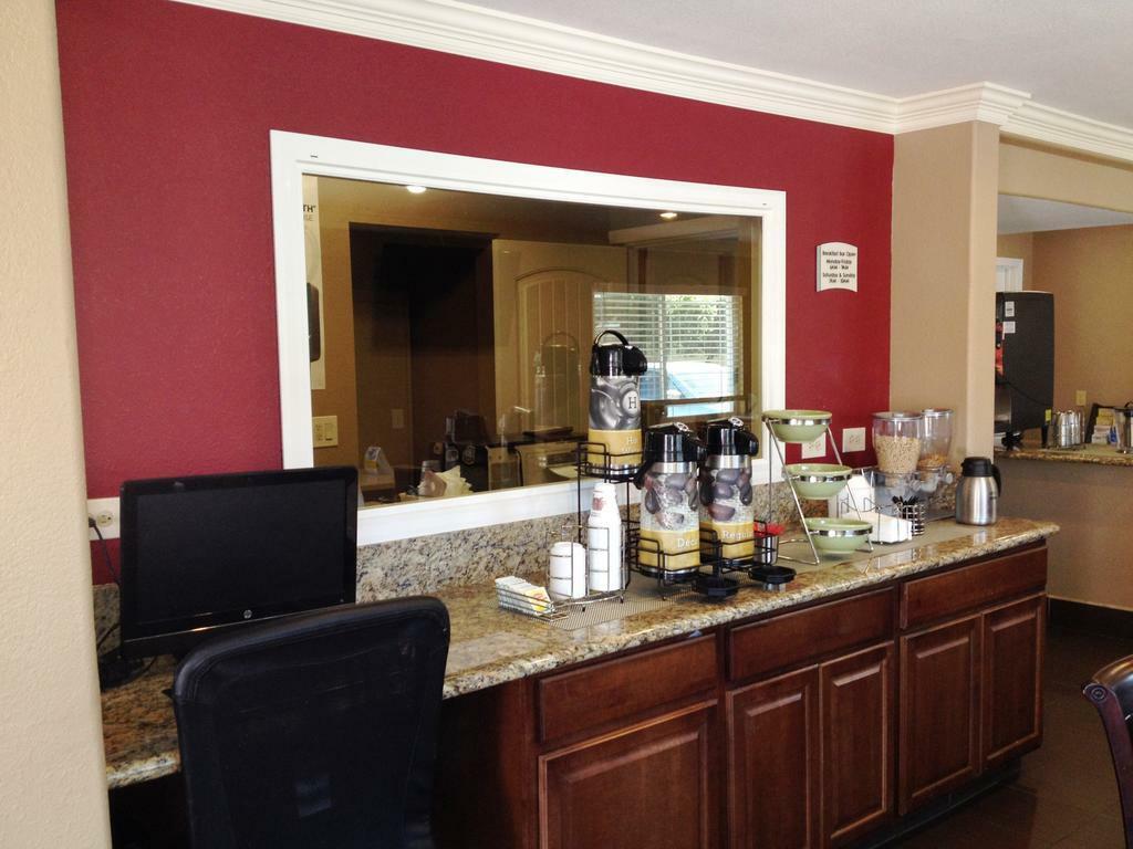 Americas Best Value Inn & Suites Escondido Extérieur photo